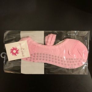 NWT Great Soles - Pink mesh pilates socks